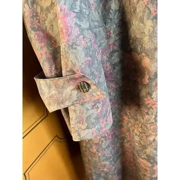 Vintage London Fog rain coat with flowers, size 10P - Picture 7 of 11